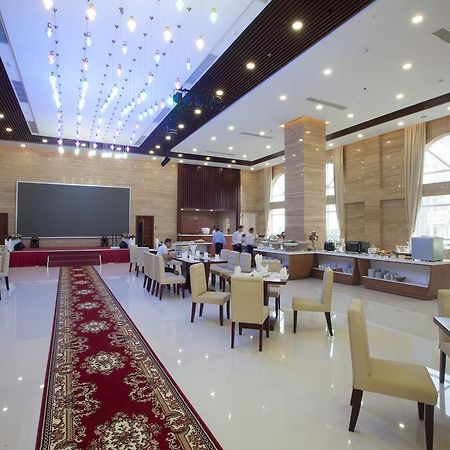 Khanh Linh Hotel Pleiku Exteriör bild