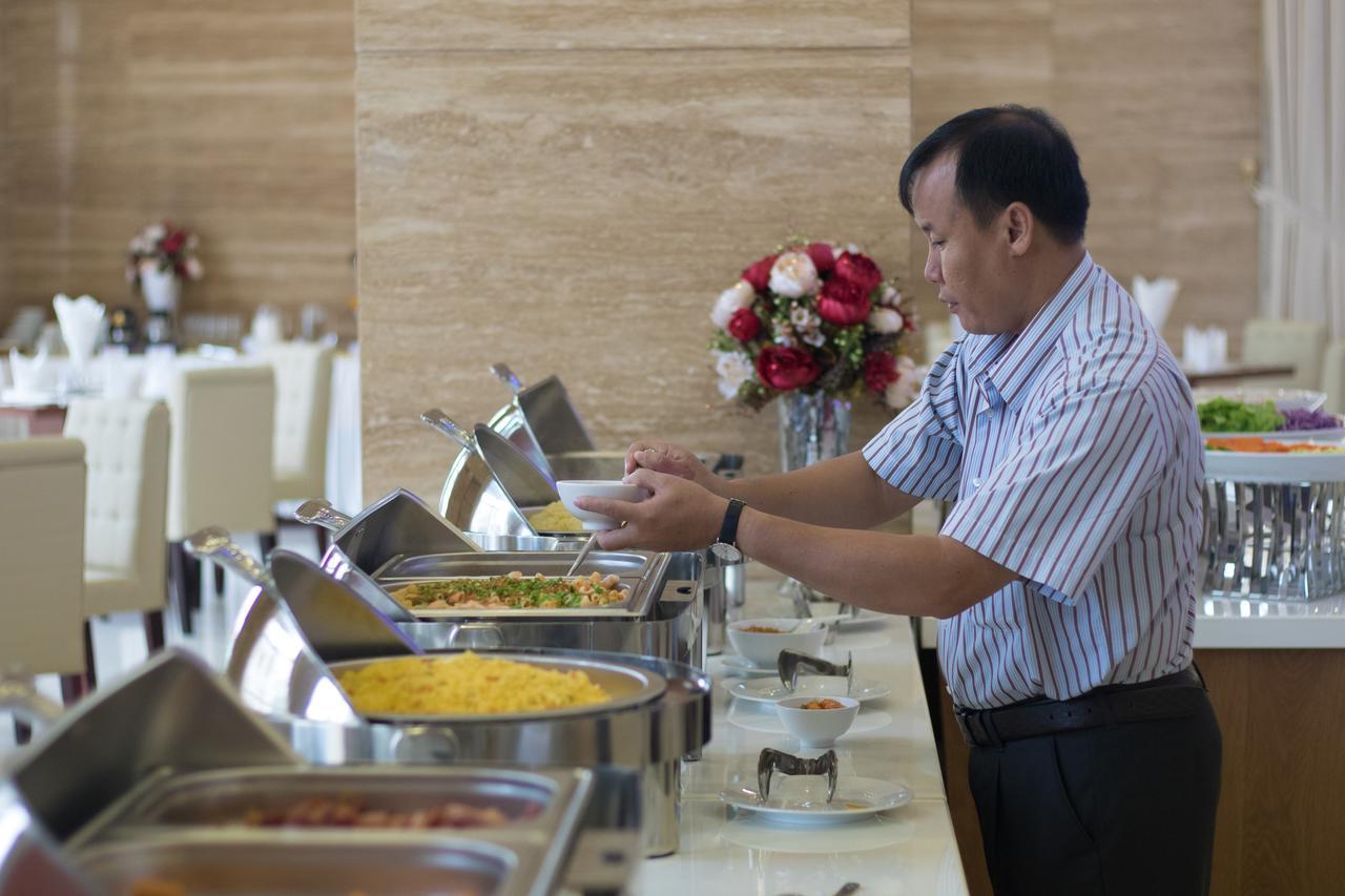 Khanh Linh Hotel Pleiku Exteriör bild